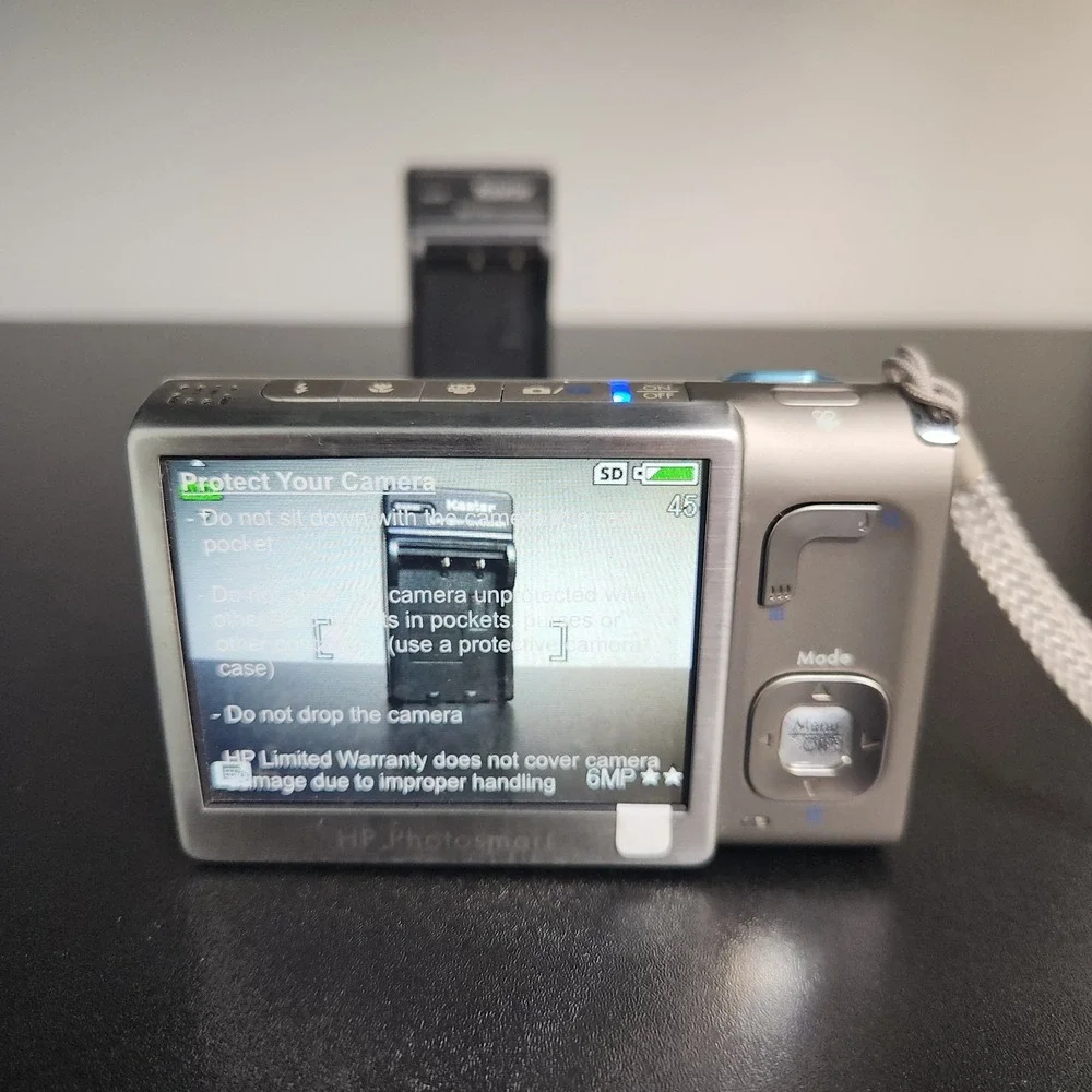 HP Photosmart R967 Digital Camera 3x Optical Zoom 3 inch LCD Screen TESTED